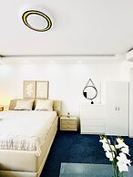 Spacious 7BR Apartment Prime Location