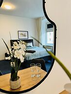 Spacious 7BR Apartment Prime Location