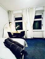 Spacious 7BR Apartment Prime Location