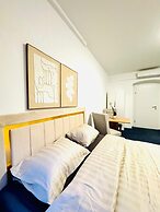 Spacious 7BR Apartment Prime Location