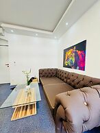 Spacious 7BR Apartment Prime Location