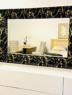 Spacious 7BR Apartment Prime Location