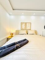 Spacious 7BR Apartment Prime Location