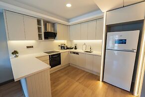 Lara Breeze Kundu Kanyon