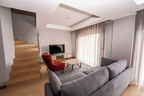 Lara Breeze Kundu Kanyon