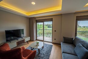 Lara Breeze Kundu Kanyon