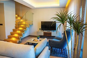 Lara Breeze Kundu Kanyon