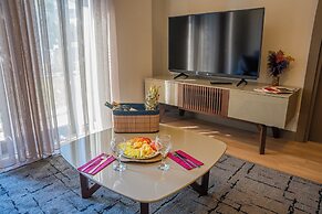 Lara Breeze Kundu Kanyon