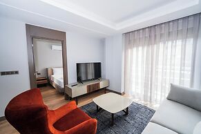 Lara Breeze Kundu Kanyon