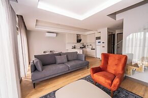 Lara Breeze Kundu Kanyon