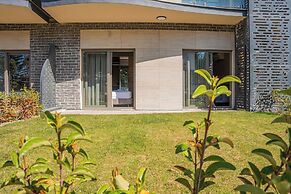 Lara Breeze Kundu Kanyon