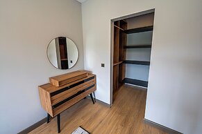 Lara Breeze Kundu Kanyon