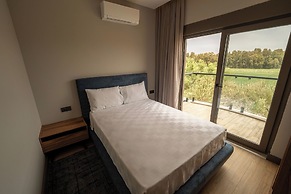 Lara Breeze Kundu Kanyon