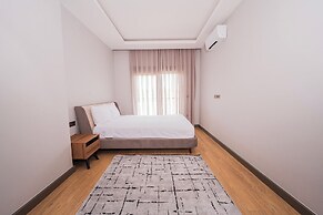 Lara Breeze Kundu Kanyon