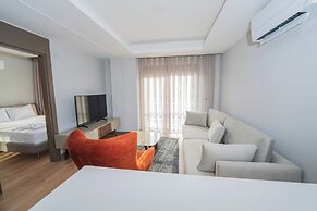 Lara Breeze Kundu Kanyon