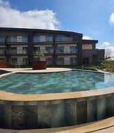 Lara Breeze Kundu Kanyon