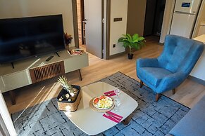 Lara Breeze Kundu Kanyon