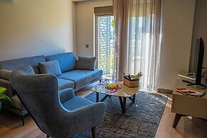 Lara Breeze Kundu Kanyon