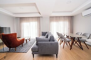 Lara Breeze Kundu Kanyon