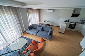 Lara Breeze Kundu Kanyon