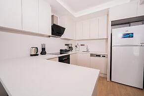 Lara Breeze Kundu Kanyon