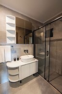 Lara Breeze Kundu Kanyon