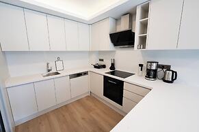 Lara Breeze Kundu Kanyon