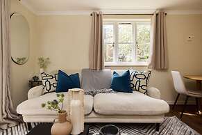 The Brompton Park Escape Bright 2bdr Flat With Patio Access