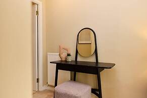 The Brompton Park Escape Bright 2bdr Flat With Patio Access