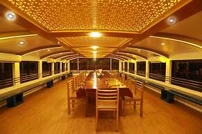 Honeymoon Boathouse