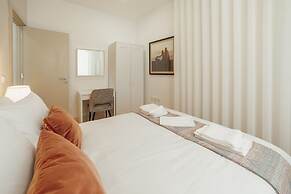 City Center Comfort Apartment A by Vacationy