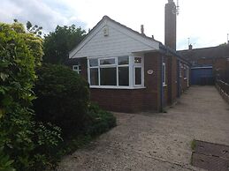 Pet Friendly - 2 Bedrooms - 4 Guests - Parking