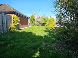 Pet Friendly - 2 Bedrooms - 4 Guests - Parking