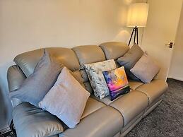 Pet Friendly - 2 Bedrooms - 4 Guests - Parking