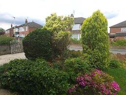 Pet Friendly - 2 Bedrooms - 4 Guests - Parking