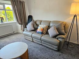 Pet Friendly - 2 Bedrooms - 4 Guests - Parking
