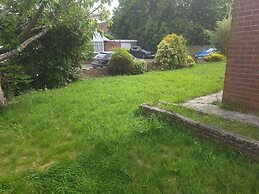 Pet Friendly - 2 Bedrooms - 4 Guests - Parking