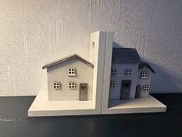 Pet Friendly - 2 Bedrooms - 4 Guests - Parking