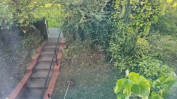 3-bed House in Newcastle Under Lyme, Free Parking