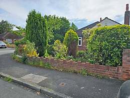 Pet Friendly - 2 Bedrooms - 4 Guests - Parking