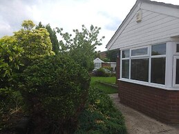 Pet Friendly - 2 Bedrooms - 4 Guests - Parking