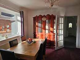 Pet Friendly - 2 Bedrooms - 4 Guests - Parking