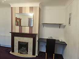 Pet Friendly - 2 Bedrooms - 4 Guests - Parking