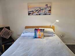 Pet Friendly - 2 Bedrooms - 4 Guests - Parking