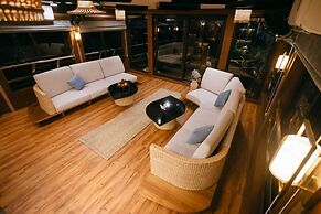 Luxury Boathouse