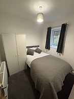Shawforth - 2 Beds - Sleeps 4 - Street Parking
