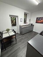 Shawforth - 2 Beds - Sleeps 4 - Street Parking