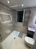 Shawforth - 2 Beds - Sleeps 4 - Street Parking