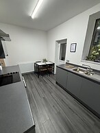 Shawforth - 2 Beds - Sleeps 4 - Street Parking