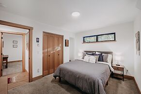 Mt Baker Rim Cabin 50 With Wifi, Hot Tub and Air Conditioning